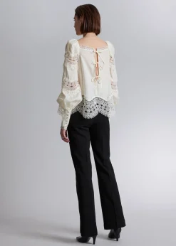 Blouse-Trimmet Bluse
