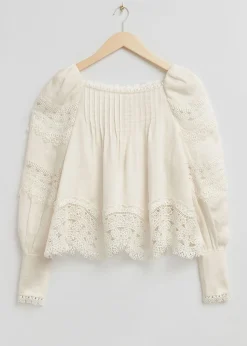 Blouse-Trimmet Bluse
