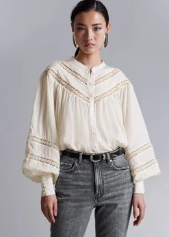 Blouse-Trimmet Bluse