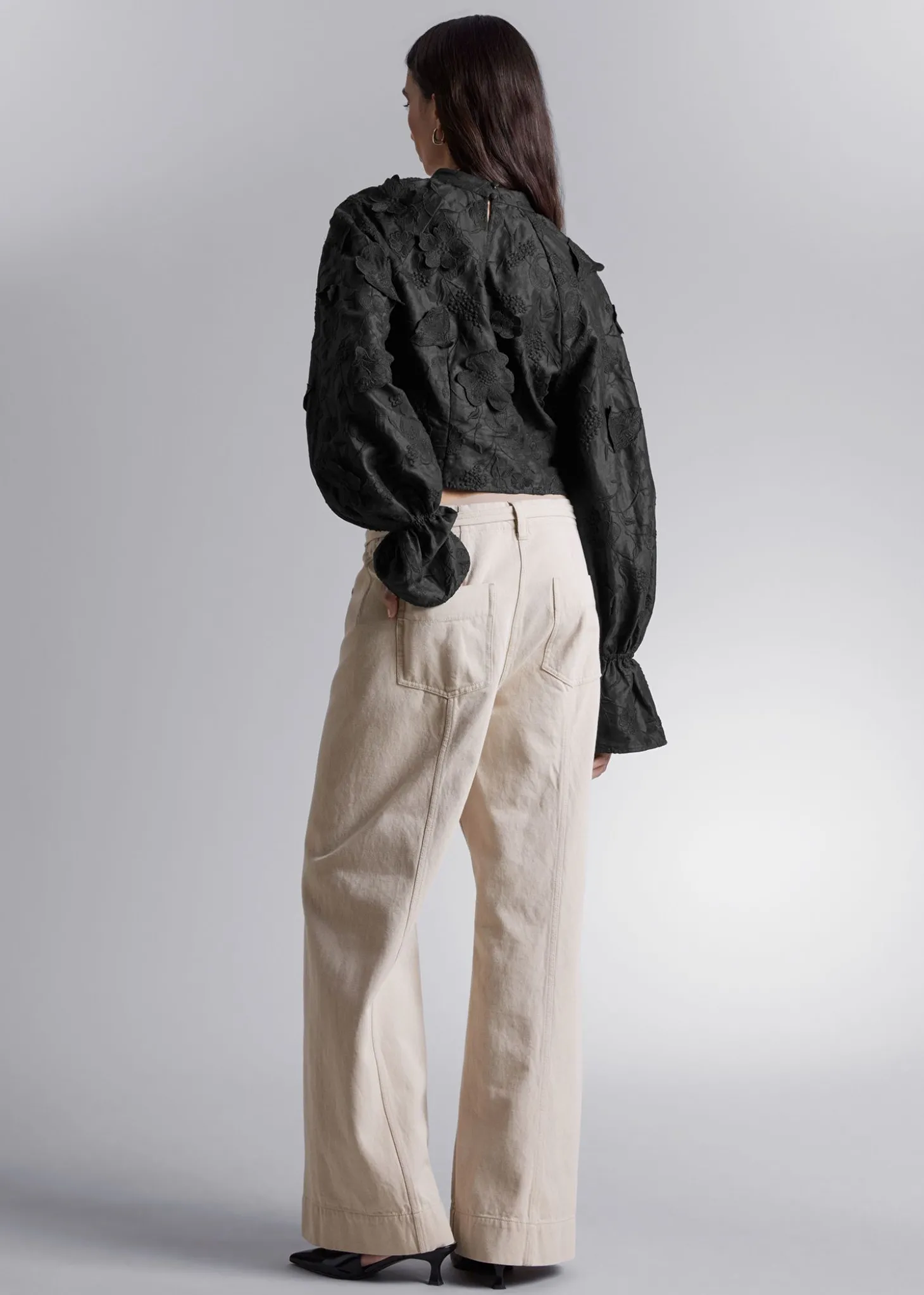 Bluse Med Beskaret Blomsterapplikasjon