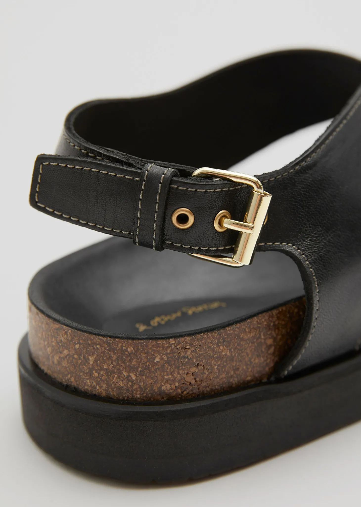 Criss-Cross Skinnsandaler