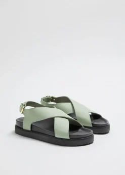 Criss-Cross Skinnsandaler