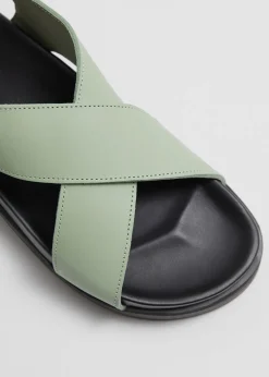 Criss-Cross Skinnsandaler