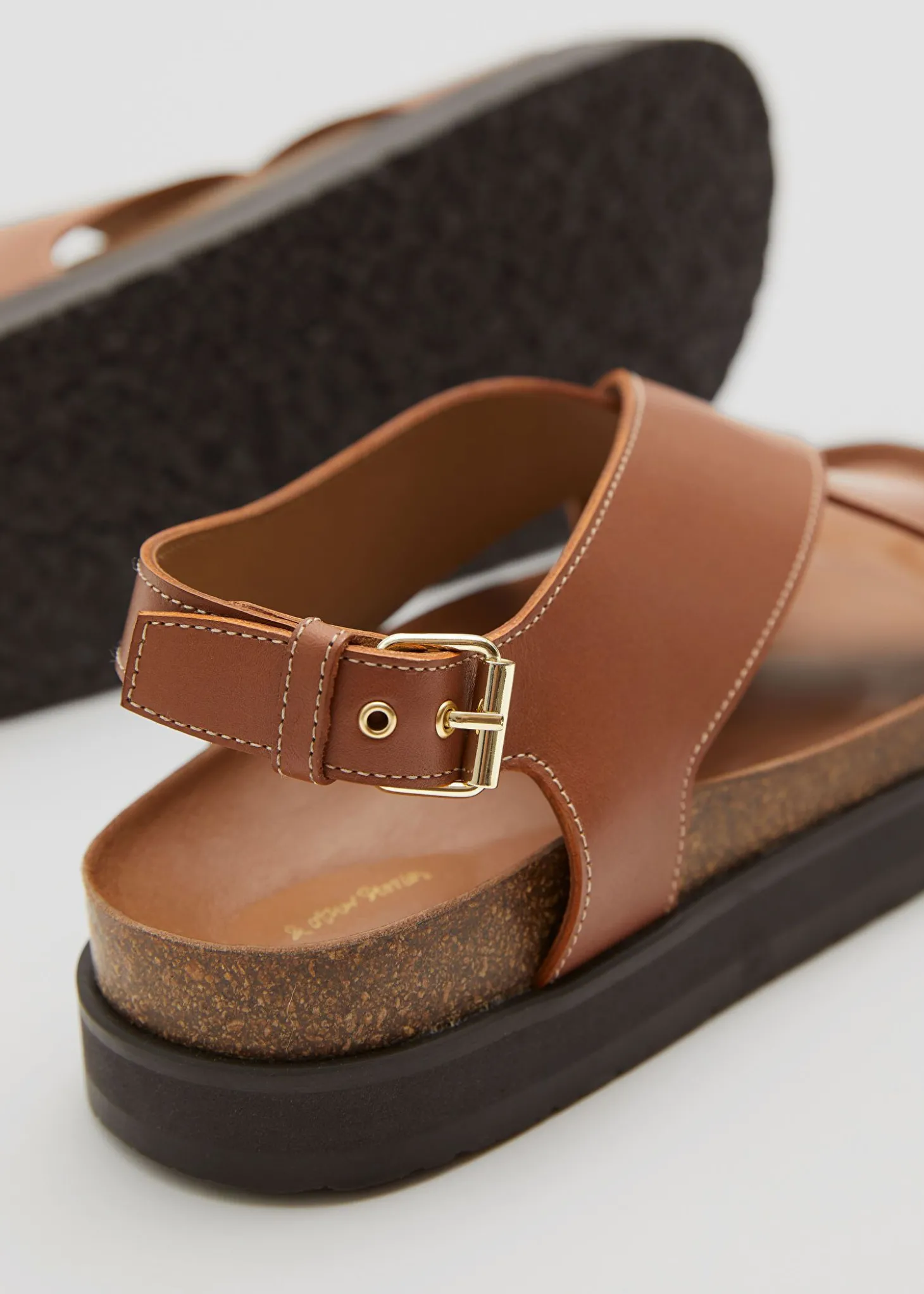 Criss-Cross Skinnsandaler