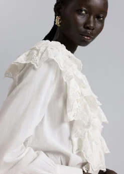 Lagdelt Ruffle Bluse