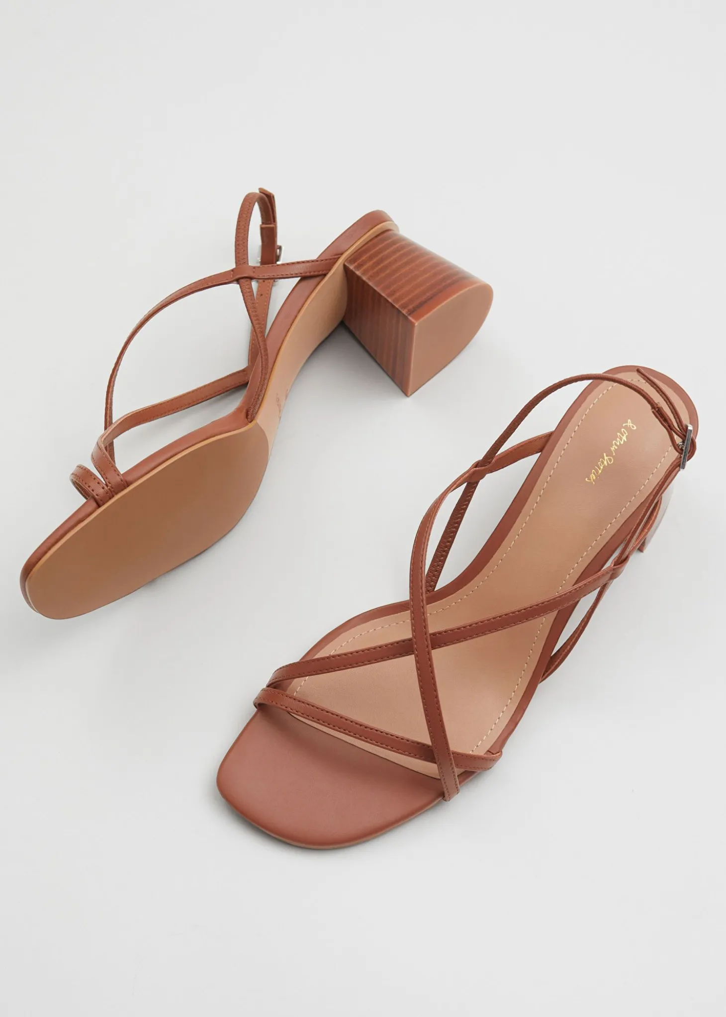 Strappy Skinnsandaler