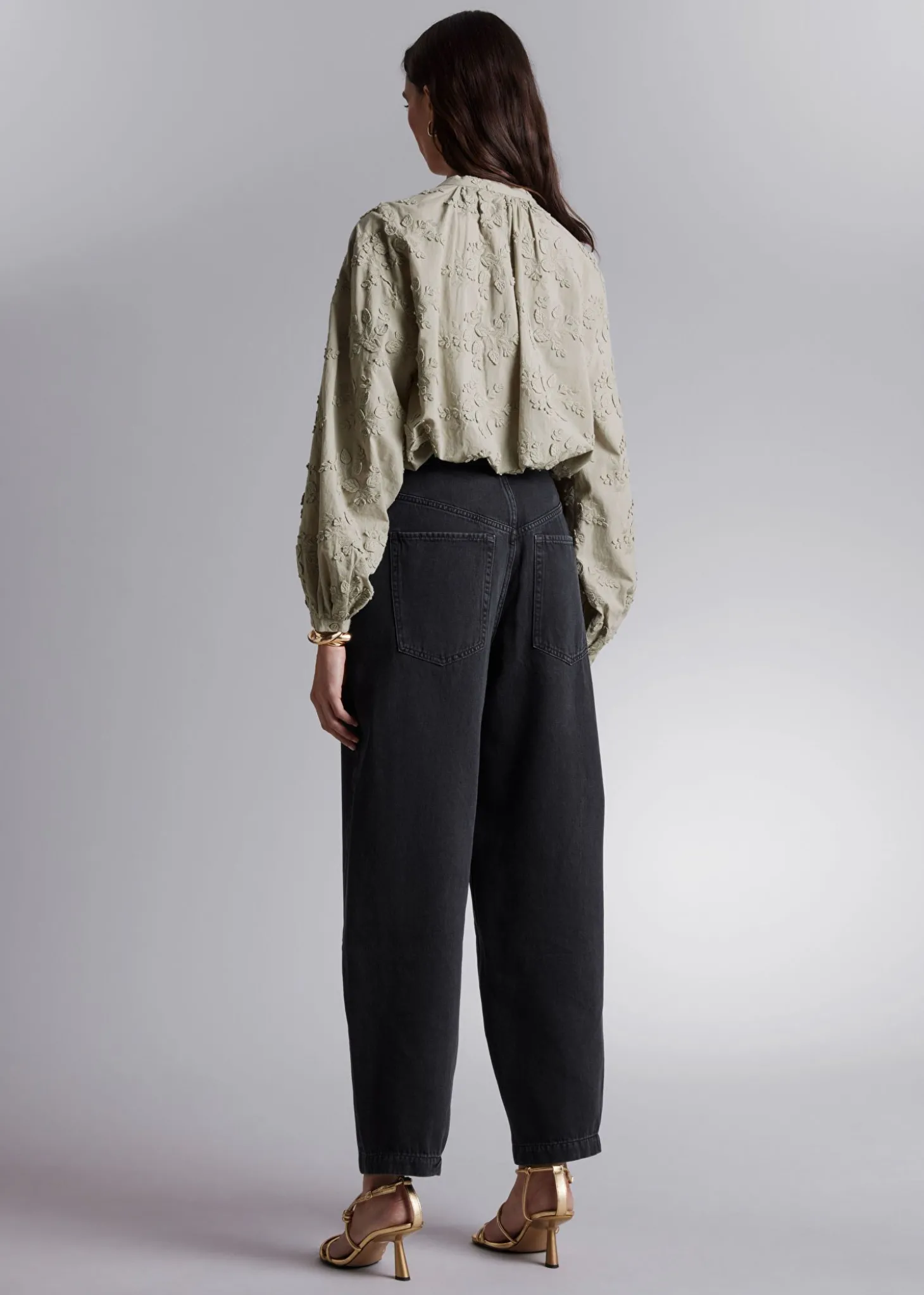 Voluminos Bluse Med Staende Krage